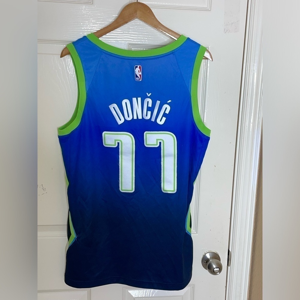 2022-23 Nike NBA Dallas Maverick Luka Doncic City Edition Swingman Jersey 48 Lg  - Picture 3 of 13